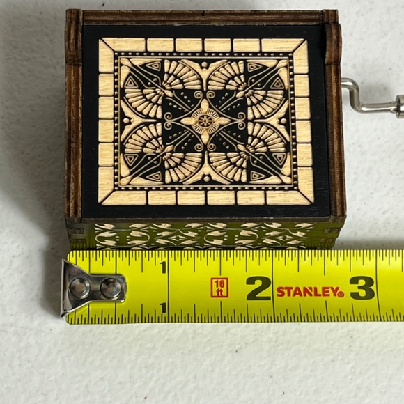 Harry Potter Heart Platform 9 3/4 Wooden Hand Crank Music Box Musical Movie New - Picture 10 of 10